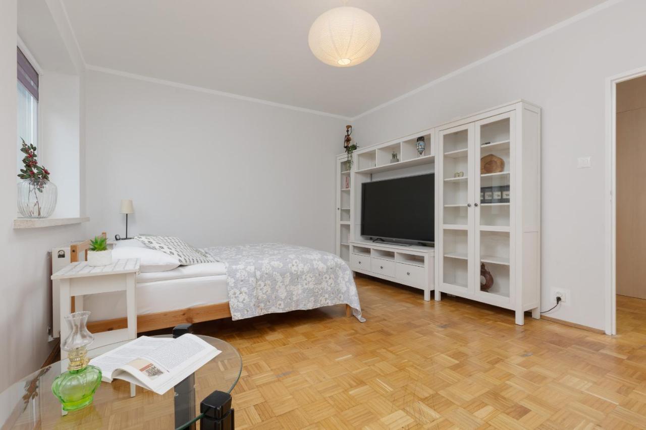 Studio Bielany With Home Office Near Metro Station By Noclegi Renters Varsavia Esterno foto